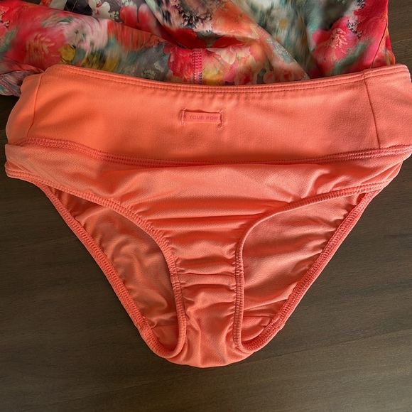 Athleta Girl Run the World 3” short size small/7 - Picture 5 of 6